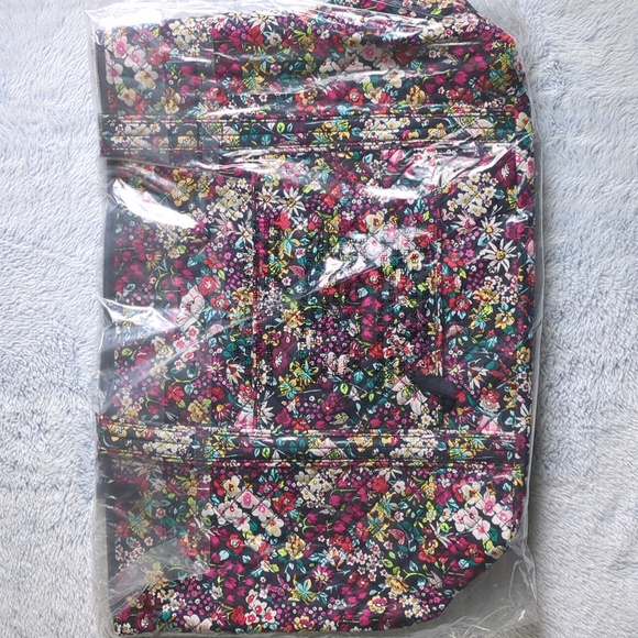 NWT Vera Bradley Miller Bag Travel Tote Itsy Ditsy Black Floral Quilted Cotton - Picture 5 of 6